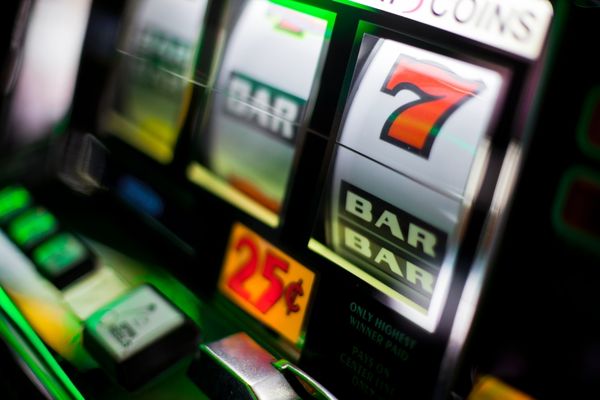 a penny slots machine displaying reels