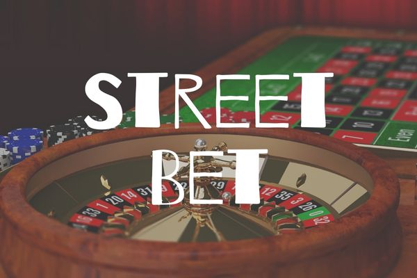 roulette table with street bet written