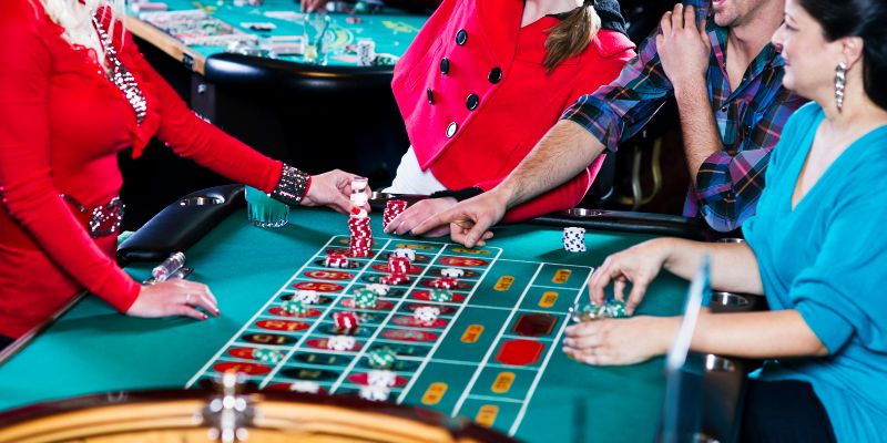 roulette players celebrating a lucky win on a roulette table