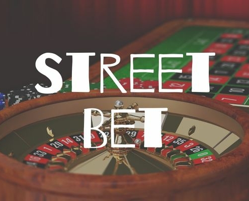 roulette table with street bet written